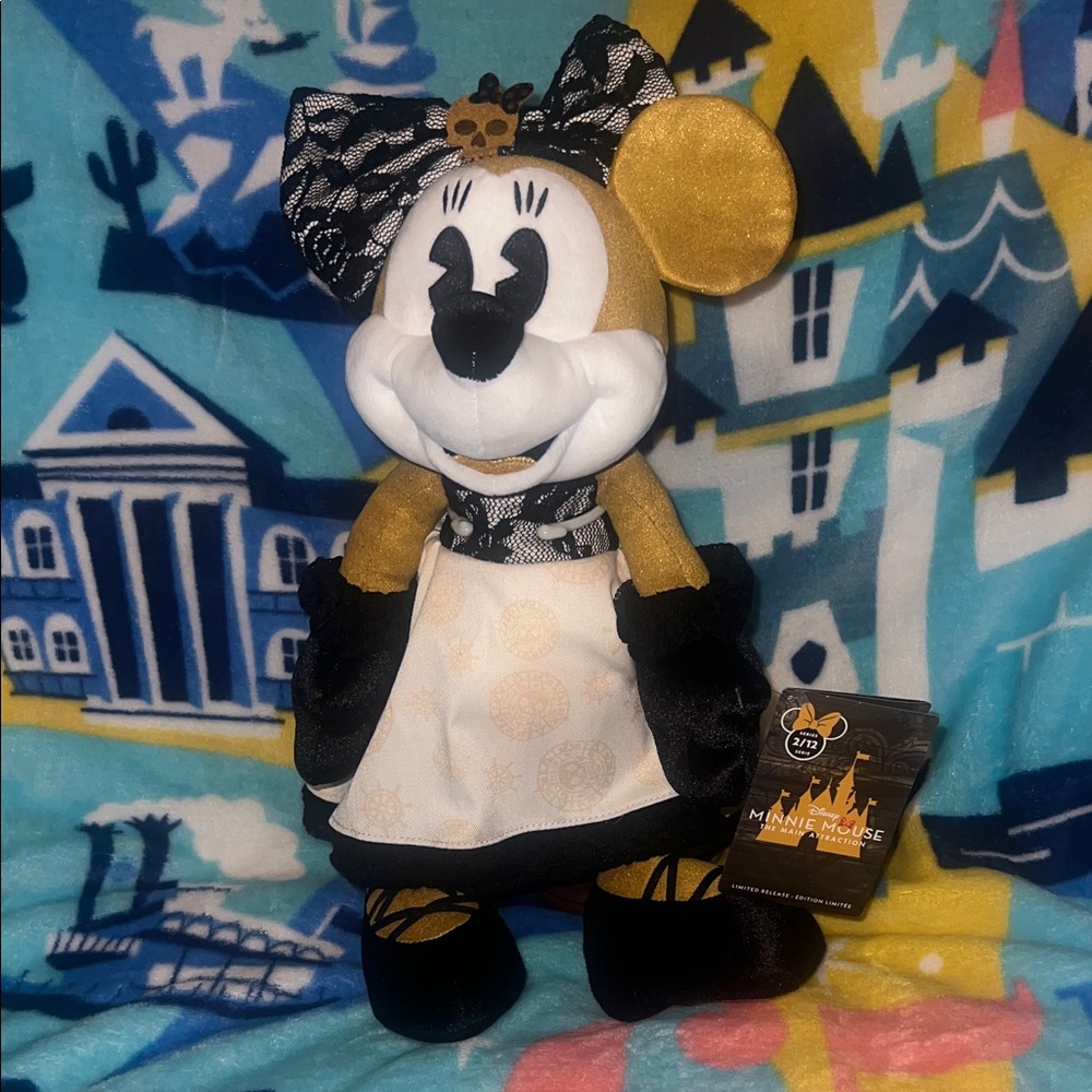 NWT Minnie The Main Attraction Pirates of Caribbean #2 in the Series of 12
